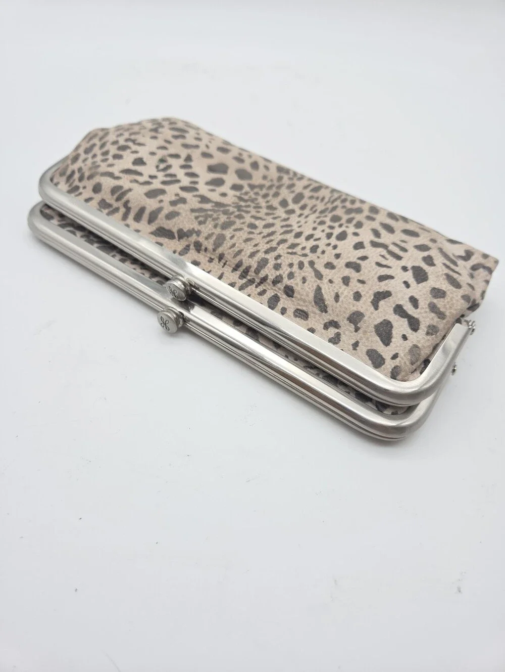 HOBO Lauren Clutch in Cheetah